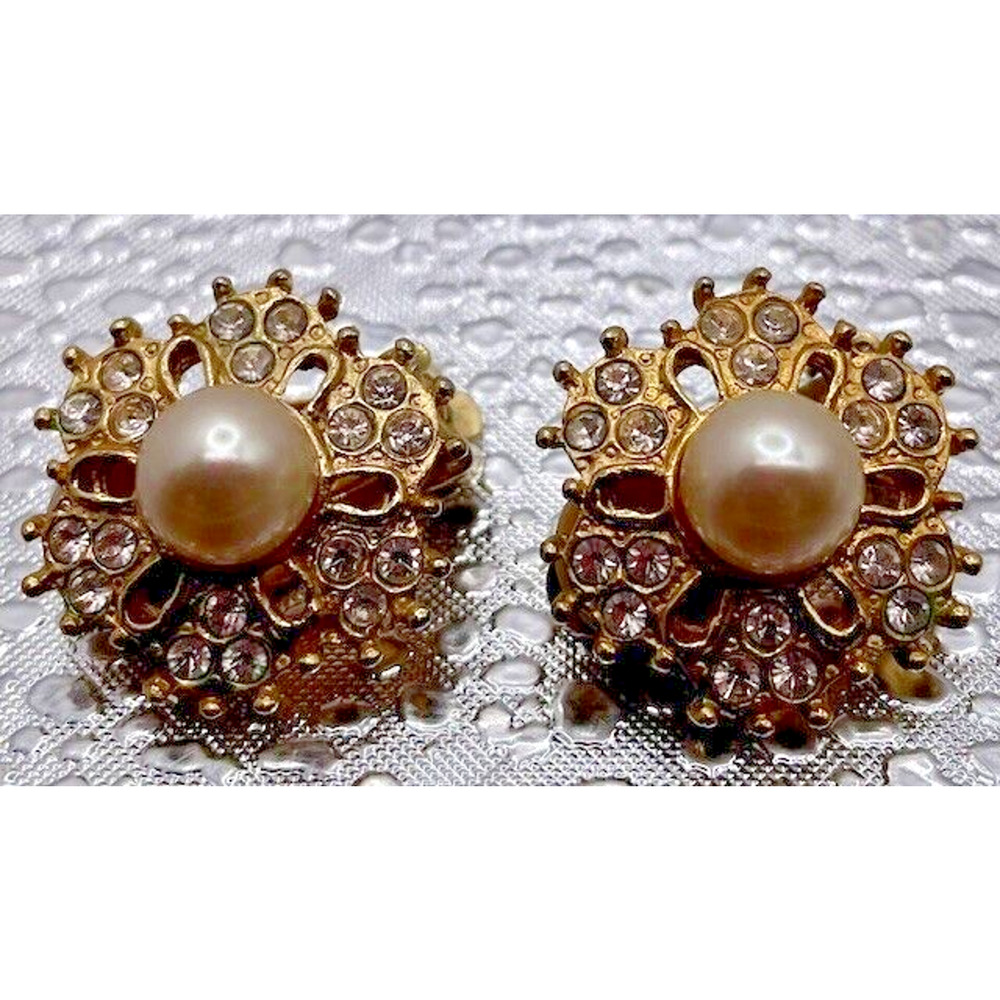 Vintage Richelieu Crystal And Pearl Flower Clip E… - image 2